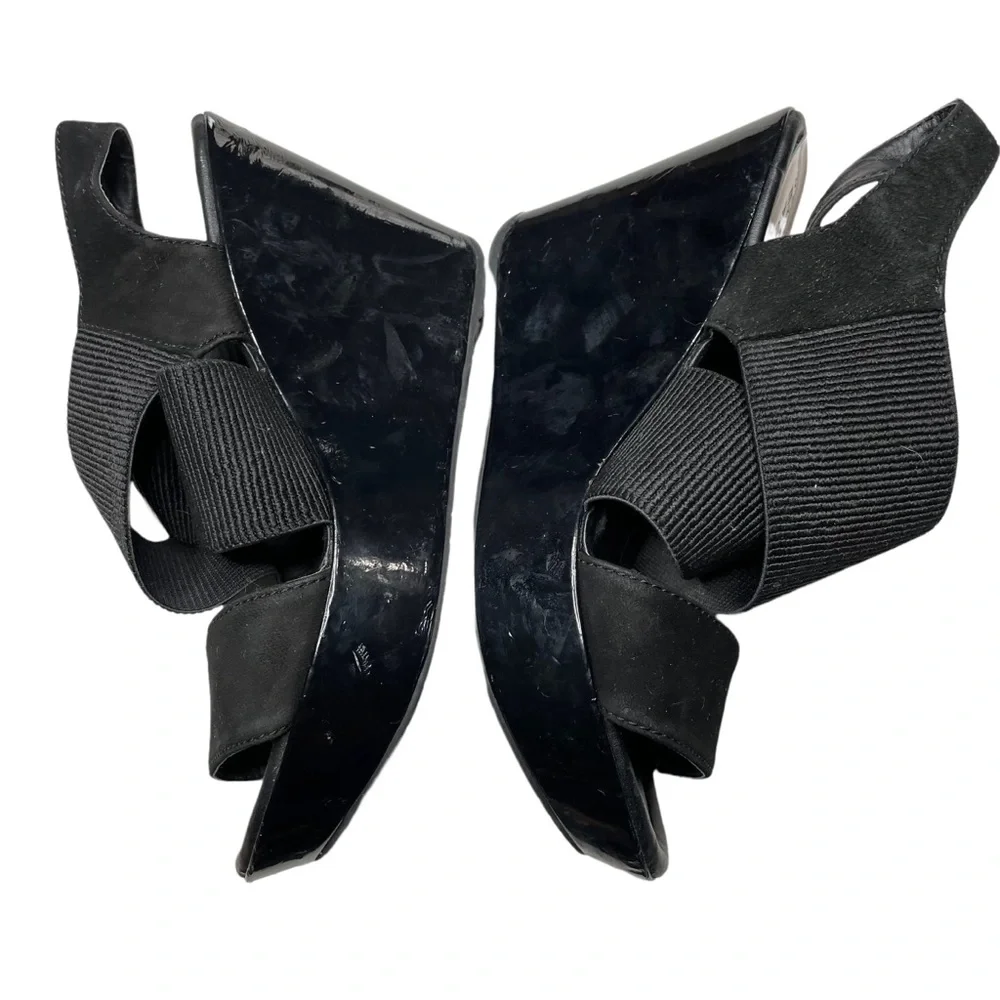 Kenneth Cole Reaction wedge Size 6 1/2 M